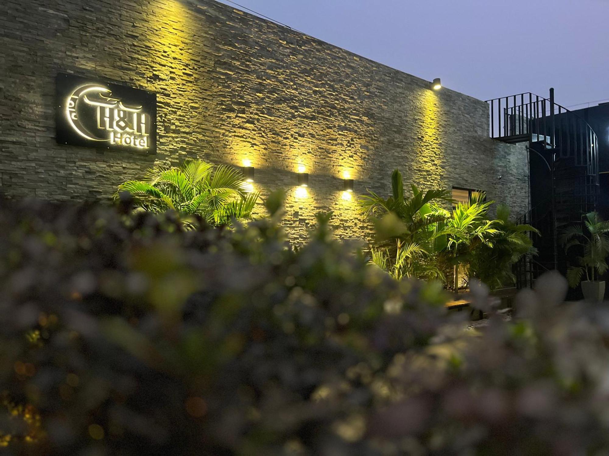H&H Hotel Kinshasa Bagian luar foto