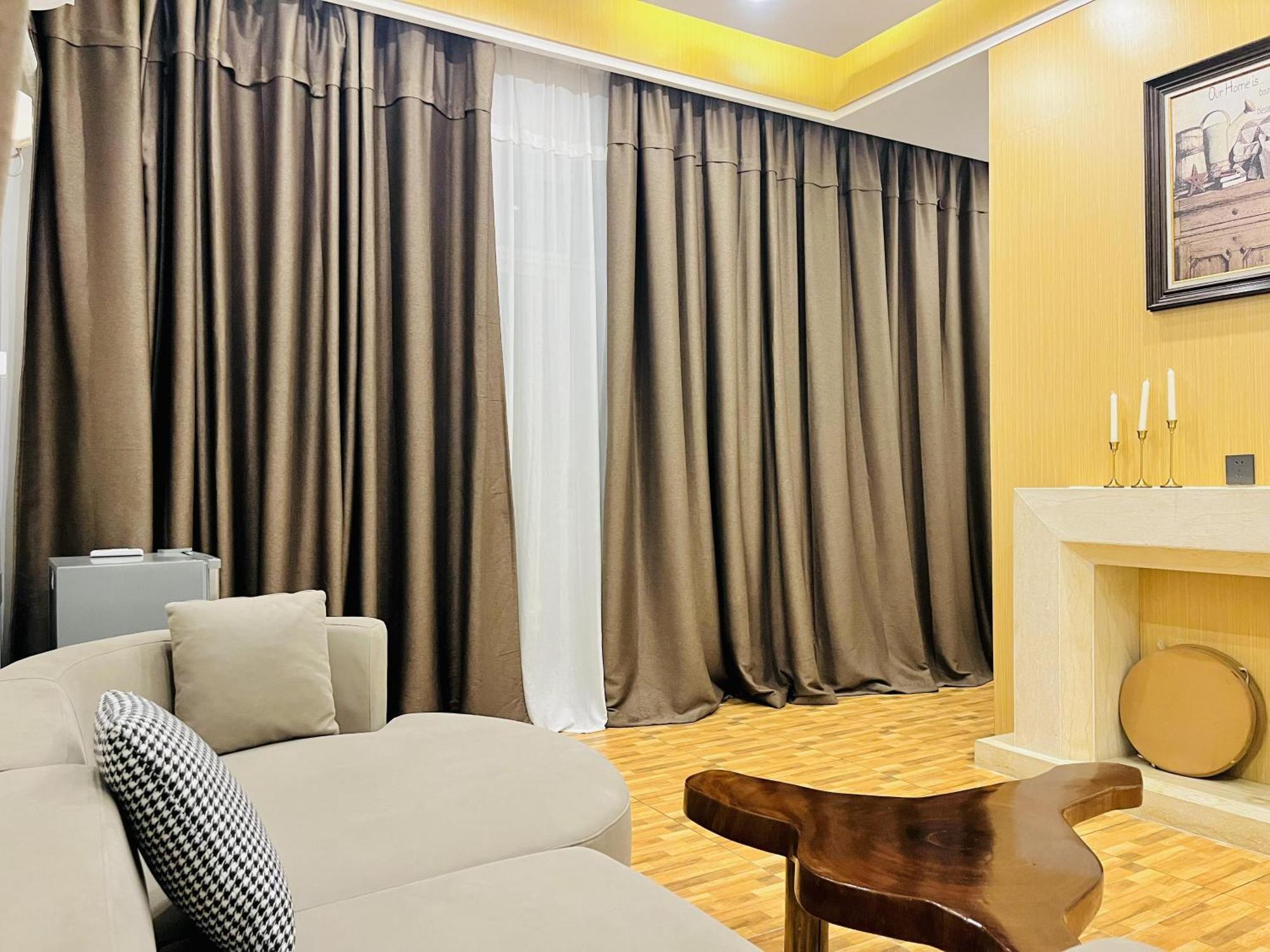H&H Hotel Kinshasa Bagian luar foto