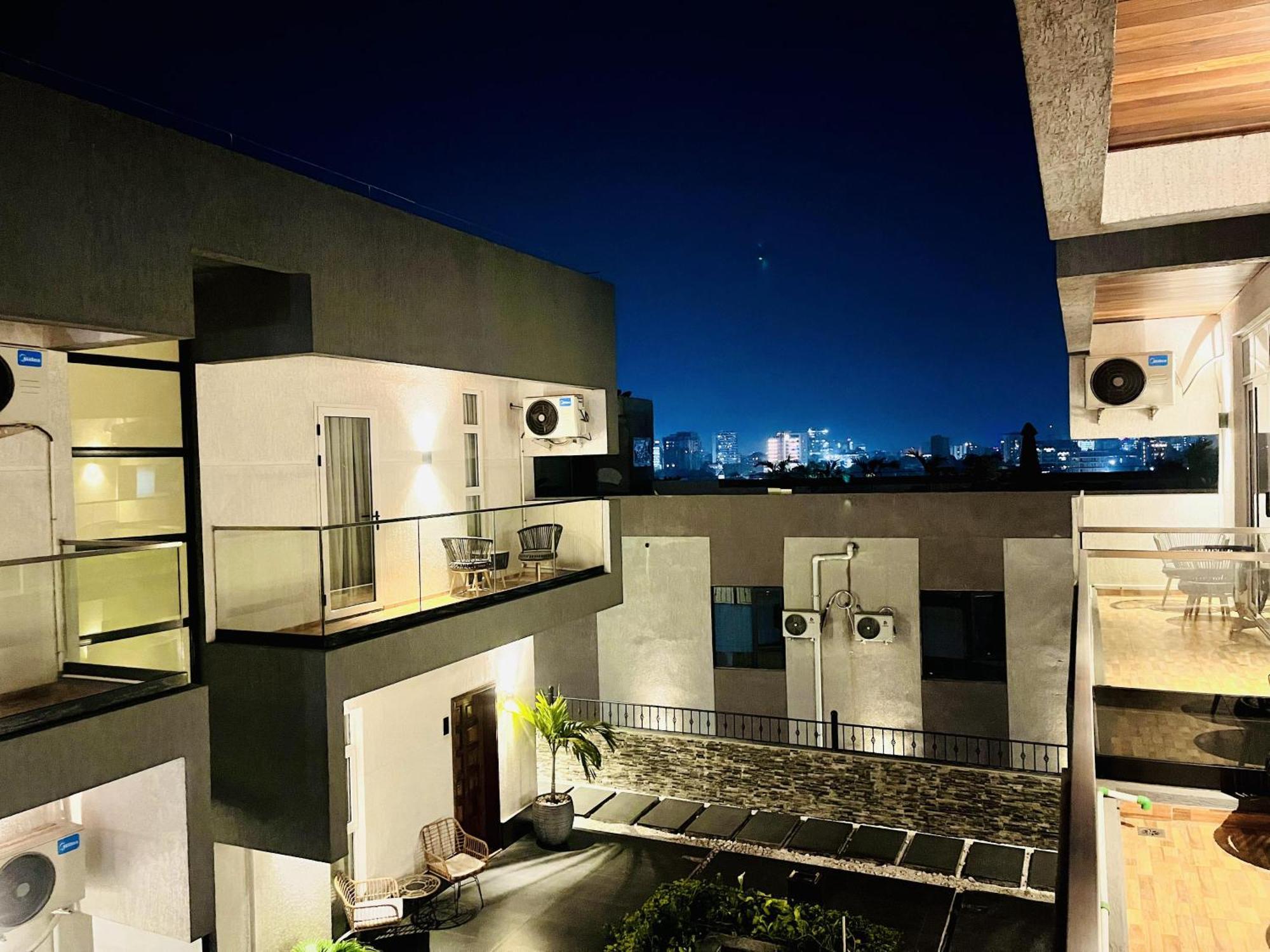 H&H Hotel Kinshasa Bagian luar foto