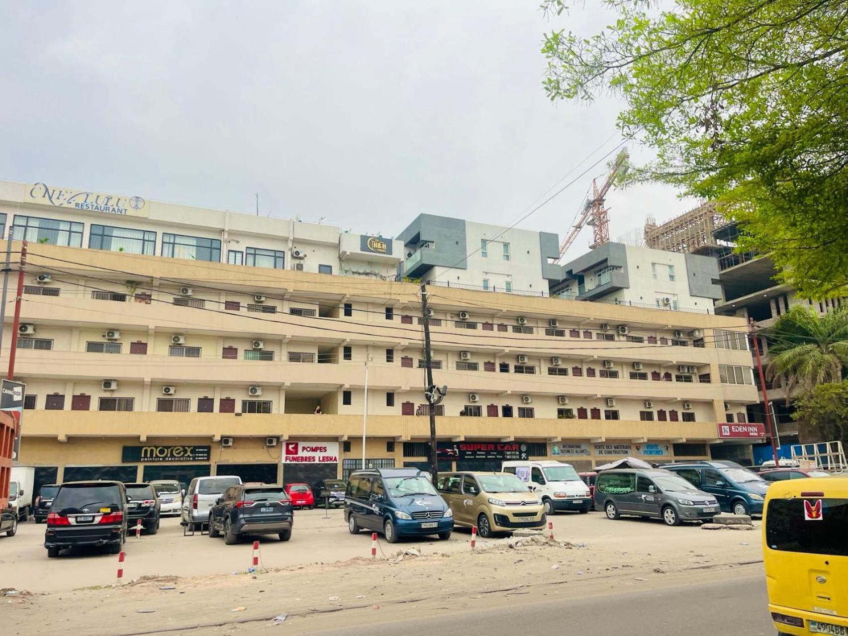H&H Hotel Kinshasa Bagian luar foto